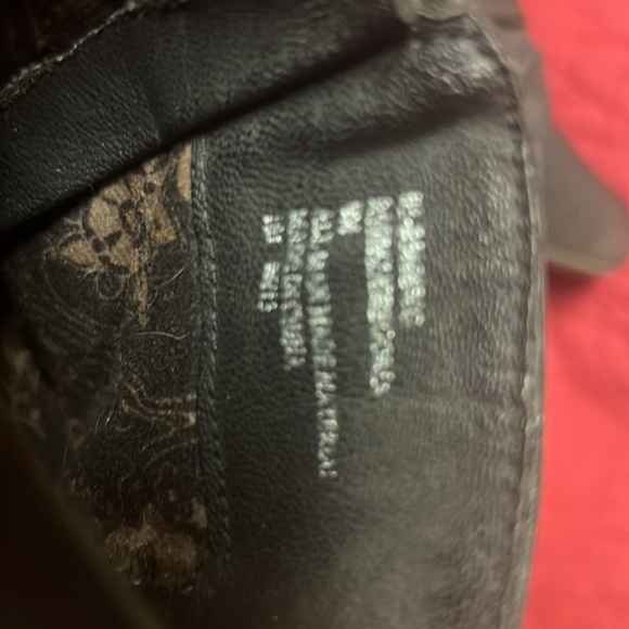 Ladies boots, good condition, heels scuffed - Picture 4 of 5